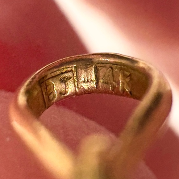 Vintage 14K Gold Jade Pendant: Filigree Scarab Solitaire - Picture 8 of 10